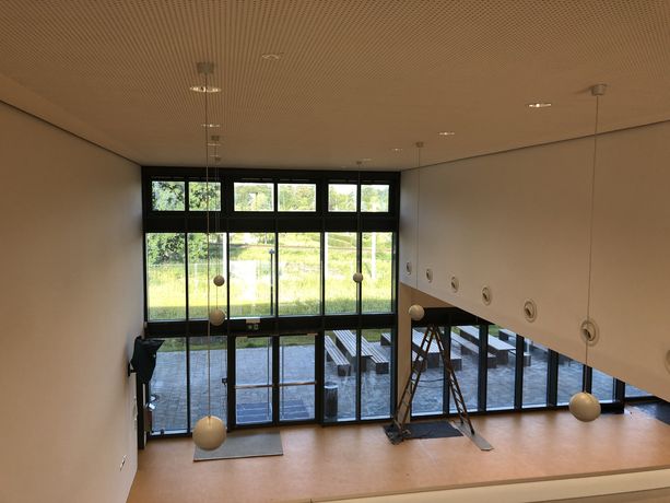 Grundschule Brake-Harrien -Neubau einer zweigeschossigen Grundschule mit Sporthalle in Brake -Innenansicht des Eingangsbereiches
