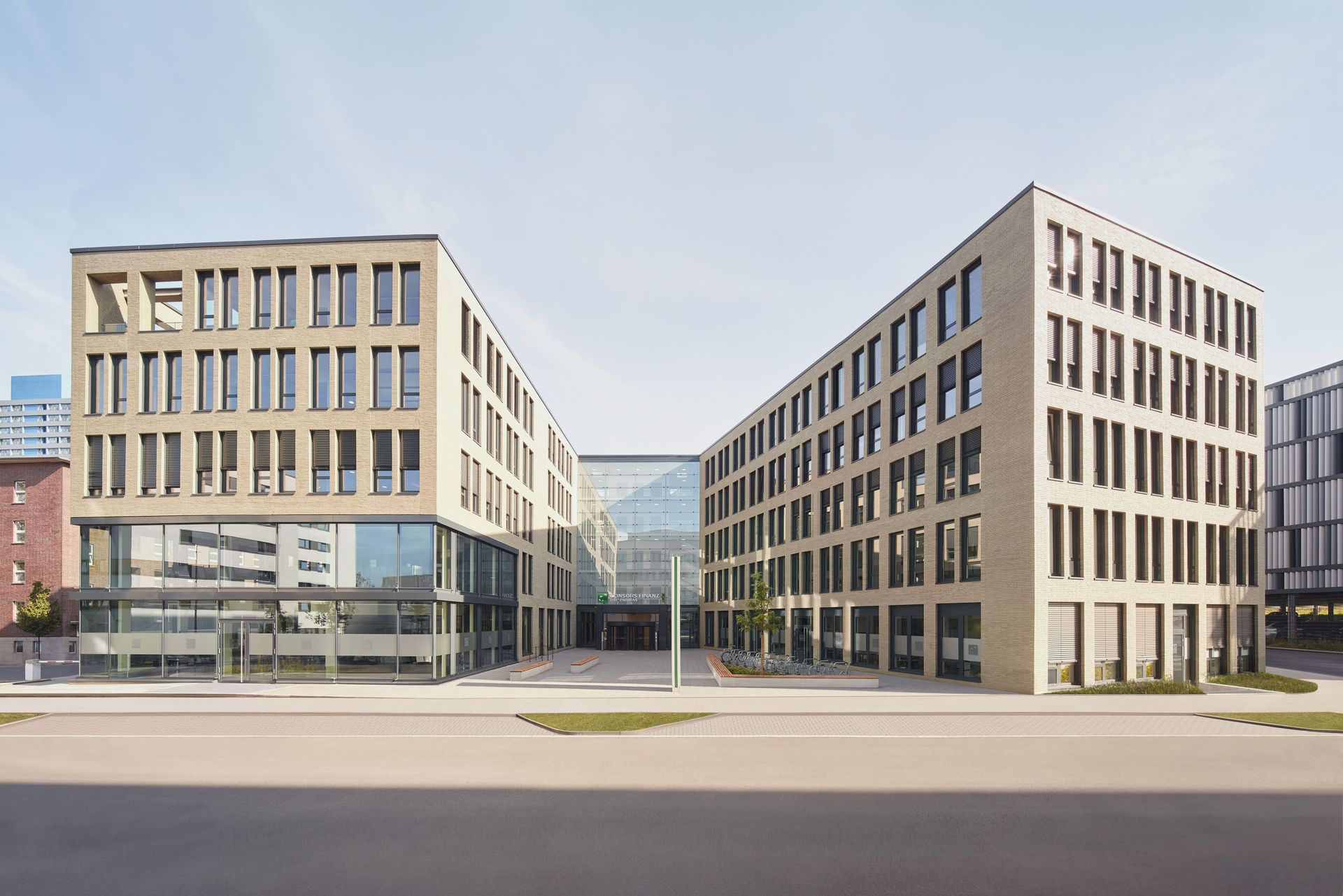 DCO-Duisburg Central Office- Außenansicht des fünfgeschossigen Bürogebäudes in Duisburg