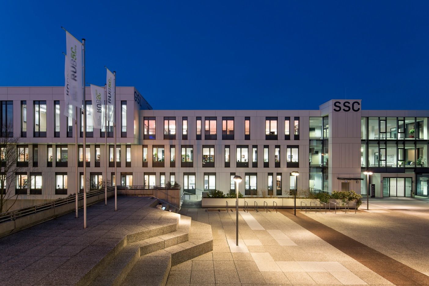 Ruhr Universität Bochum, Nordrhein-Westfalen- Außenansicht des mehrgeschossigen Verwaltungsgebäudes 