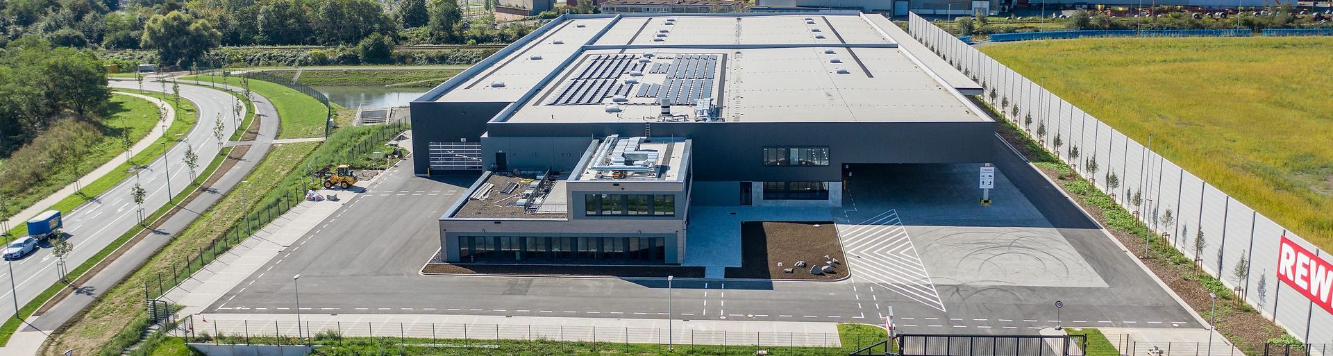 Fachhändler für die Bedachungsbranche DEG Dach-Fassade-Holz eG, Standort Dortmund, Nordrhein-Westfalen - Luftaufnahme