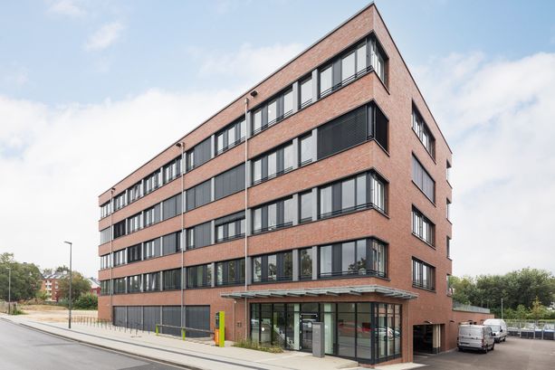Immobilienentwickler Landmarken AG in Aachen, Nordrhein-Westfalen - Außenansicht des mehrgeschossigen Bürogebäudes 