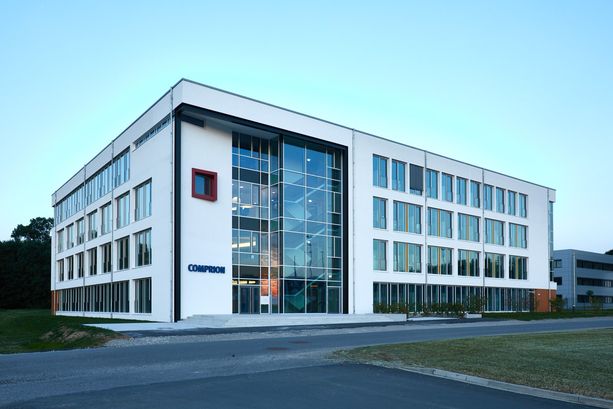 Comprion GmbH in Paderborn, Nordrhein-Westfalen - Außenansicht des fünf geschossigen Verwaltungsgebäudes
